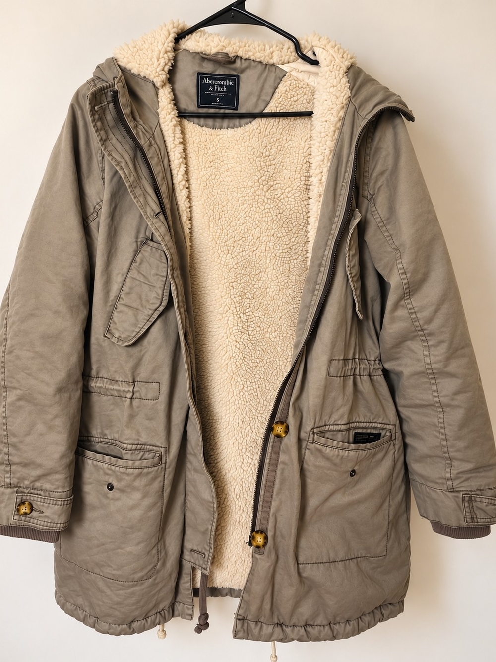 Abercrombie & Fitch Men's Olive Green Parka with Cream Sherpa Lining